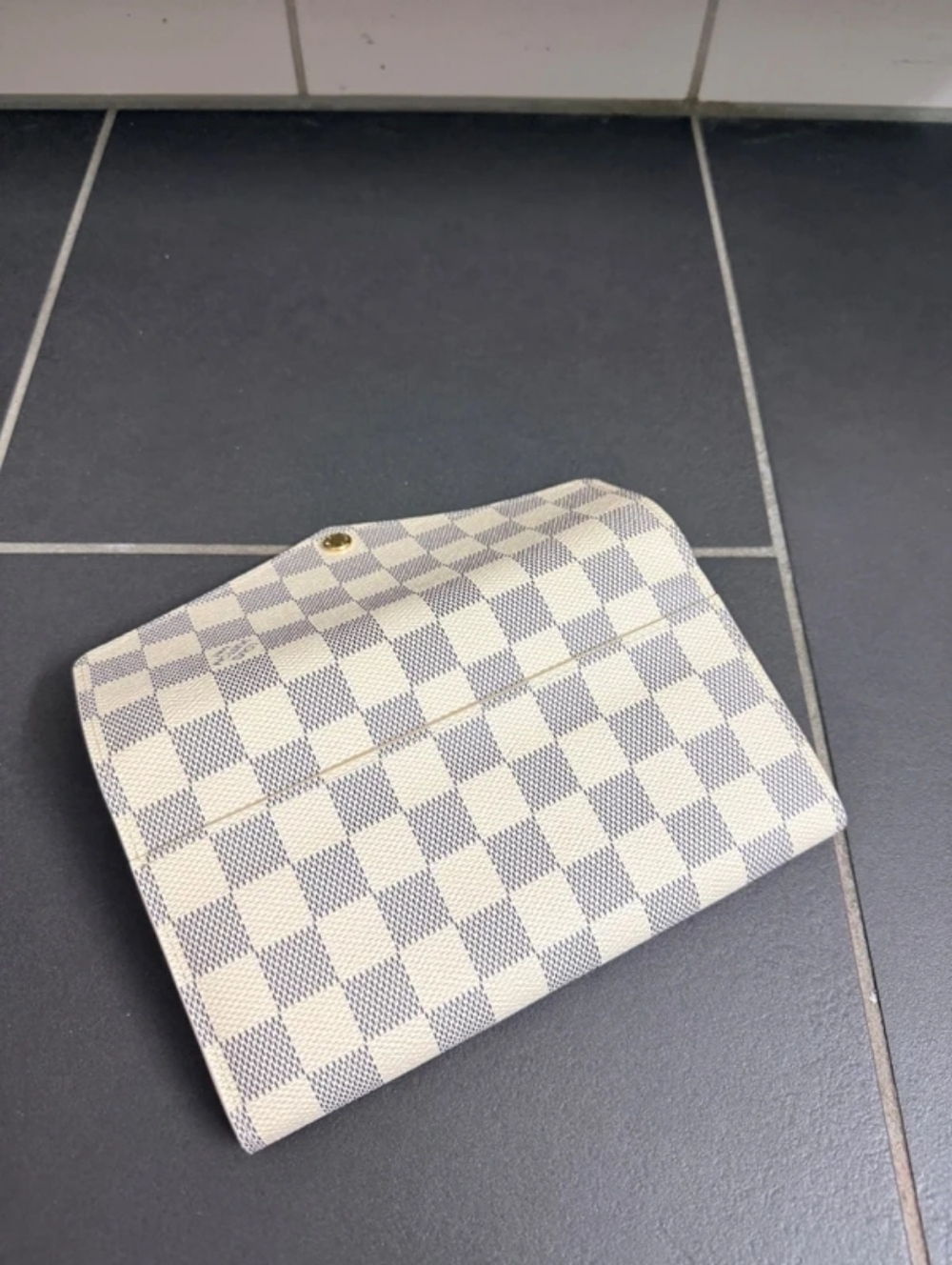 Louis Vuitton Sarah Wallet - Picture 8 of 14